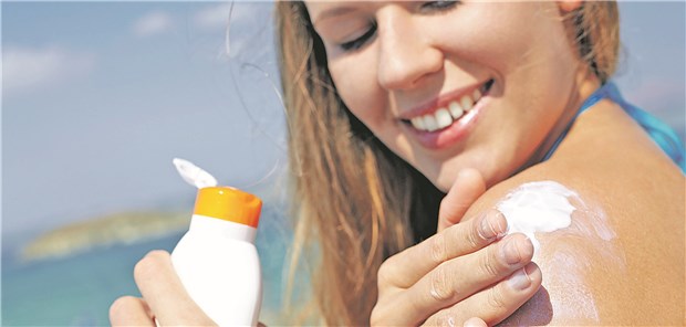 Zinkoxid-Nanopartikel in Sonnencreme offenbar sicher Wer die Sonne liebt, sollte seine Haut entsprechend schützen. Ob dabei Präparate mit Zinkoxid-Nanopartikeln auch hautgesund sind, haben australische Forscher untersucht.