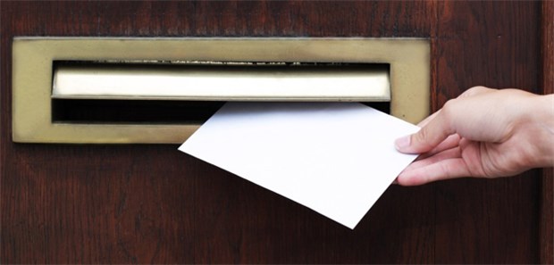 Wer einen Brief verschicken will, muss jetzt für die Briefmarke 62 Cent bezahlen.