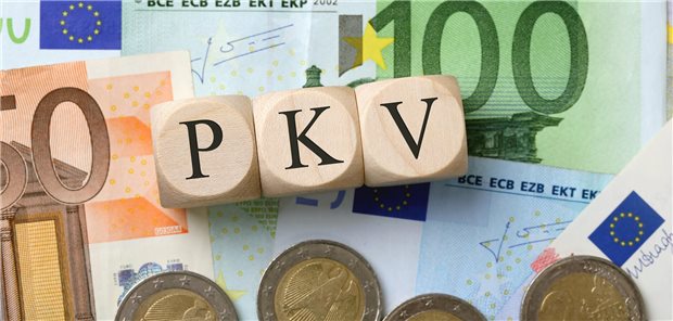 Wer glaubt, zu viel Beitrag an seine private Krankenversicherung gezahlt zu haben, muss Rückforderungsansprüche rechtzeitig stellen.