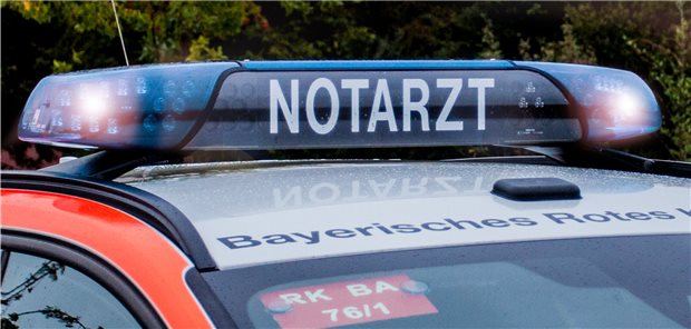 Sind Bayerns Notärzte bei Einsätzen in Österreich abgesichert? Notarztfahrzeug (NEF) des Bayerischen Roten Kreuzes (BRK)