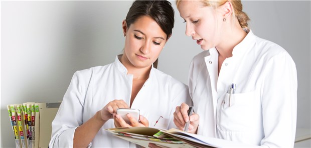 So verschenken Ärzte bei Privatpatienten kein Geld mehr Wer hat was erbracht? Welche Leistung muss noch gemacht und dann abgerechnet werden? Genaue Absprachen im Team sind wichtig.