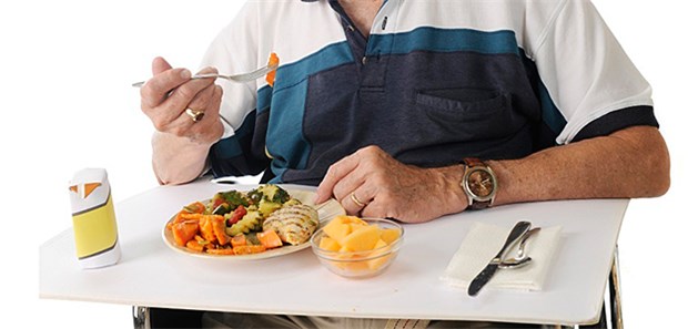 Kein Appetit – typisch für Senioren? Wer im Alter nicht richtig isst, dem fehlen recht bald wichtige Nährstoffe.