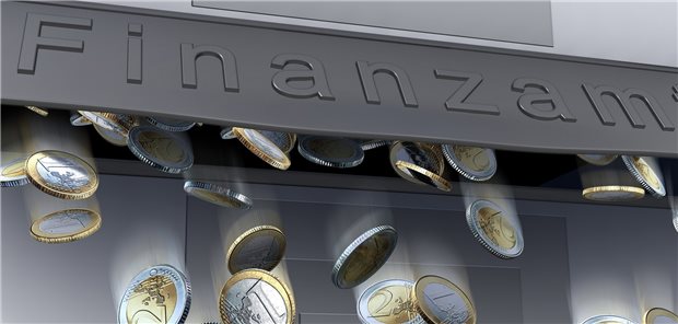 Zins auf Steuernachzahlungen ab 2014 verfassungswidrig Computerdarstellung: Euro-Münzen, die aus dem Finanzamt herausfallen.