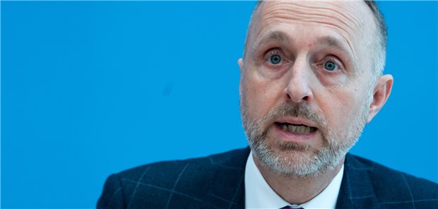 „Wer ist letztverantwortlich für die Befassung mit meiner Gesundheit?“ fragt sich KBV-Vize Dr. Stephan Hofmeister mit Blick auf die Diskussion über die Substitution ärztlicher Leistungen.