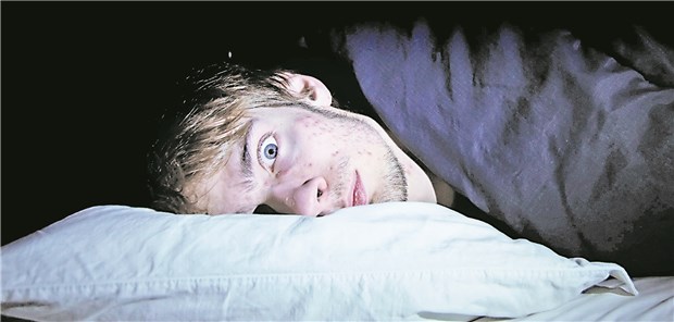Übermüdete Teenager oft auch adipös und hyperton Wer nachts wach bleibt, anstatt zu schlafen, hat ein erhöhtes kardiometabolisches Risiko.