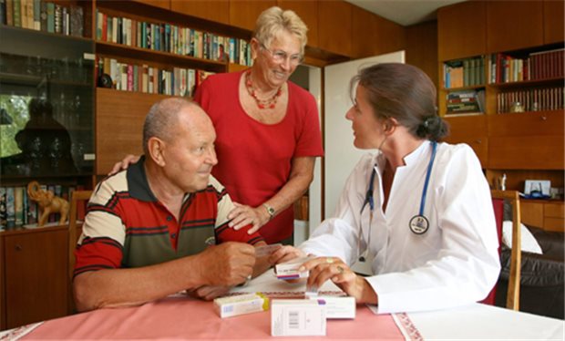 Arztbesuch gehört nicht zum Pflegeaufwand Wer pflegebedürftige Angehörige zum Arzt begleitet, erhält dadurch keine höhere eigene Rente.