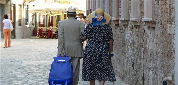 Wer sich beim Gehen im öffentlichen Raum nicht sicher fühlt, hat künftig Anrecht auf einen Behindertenparkausweis.
