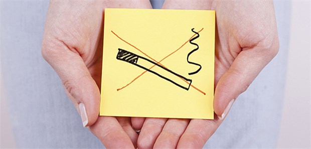 Wer sich das Rauchen abgewöhnen will, kommt oft nicht ohne Verhaltenstherapie und Nikotinersatz-Präparate aus.