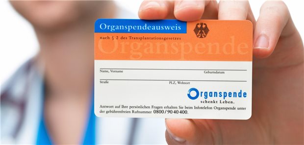 Organspende: Fast 3,8 Millionen Beratungsgespräche in Praxen Wer sich in der Arztpraxis zum Thema Organspende offen beraten lässt, wird hinterher mehr Bereitschaft zeigen, seine Entscheidung für oder gegen Organspende auch zu dokumentieren.