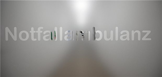 CSU-Bundestagsabgeordneter Pilsinger fordert Gebühr für Nicht-Notfall-Patienten Tür einer Notfallambulanz mit Schriftzug