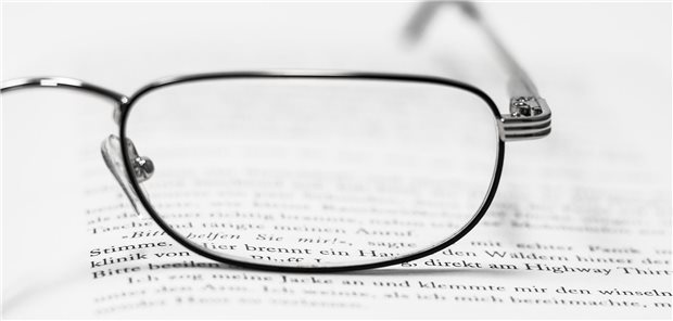 Wer übernimmt die Kosten für neu zu beschaffende Brillengläser im Fall einer Bürgergeld-Bezieherin? Das LSG Nordrhein-Westfalen hat dazu geurteilt.