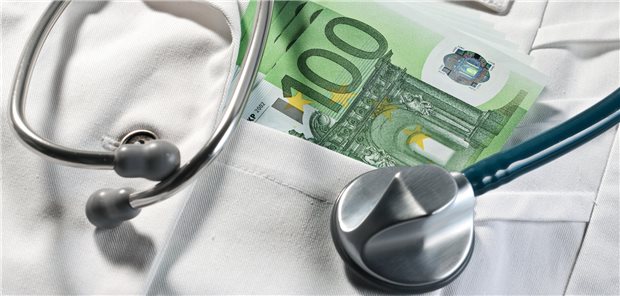 Abrechnung, Arztpraxis, Betrug, Geld, Stethoskop 