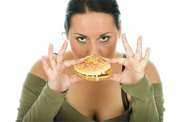 Übergewicht - das schadet Leber, Pankreas und Darm Wer zu viele Burger verzehrt, riskiert Erkrankungen des Magen-Darm-Trakts.