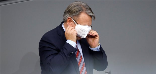 Staatsanwalt ermittelt offenbar gegen CSU-Gesundheitspolitiker Werden ihm Masken zum Verhängnis? Gegen den CSU-Gesundheitspolitiker Georg Nüßlein soll angeblich die Staatsanwaltschaft ermitteln.