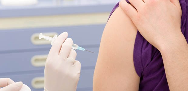 Recall statt Impfpflicht Wertvoller Piks: Die Impfung schützt Patienten zum Beispiel vor Masern. Zugleich bringt sie als extrabudgetäre Leistung zusätzliches Honorar in die Praxis.