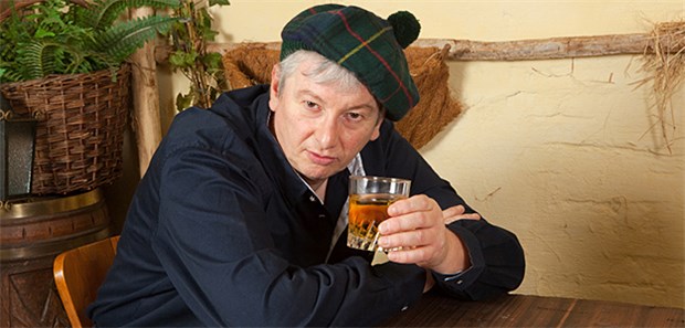 "Alkohol muss teurer werden!" Whiskey und Karomuster: In Schottland ist Alkohol nun deutlich teurer.