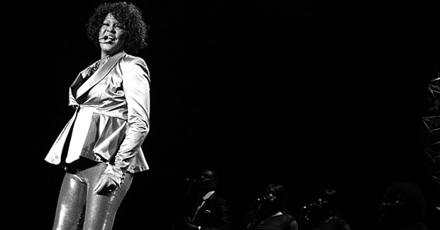 Ertrank Whitney Houston? Whitney Houston bei einem ihrer letzten Konzerte. Ihr größter Hit war der Song "I Will Always Love You".