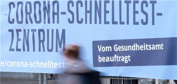 Wie Pilze aus dem Boden schossen in den vergangenen Wochen die Corona-Schnelltest-Zentren. Der Berufsverband Deutscher Laborärzte sieht die Entwicklung kritisch.