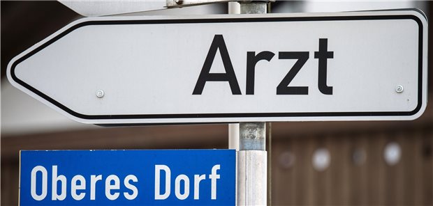 Landarztquote: Dreimal so viele Bewerber wie Studienplätze Wie bekommt man junge Medizinerinnen und Mediziner aufs Land? Landarztquoten sind ein Mittel – in Bayern ist man überzeugt, es hilft.