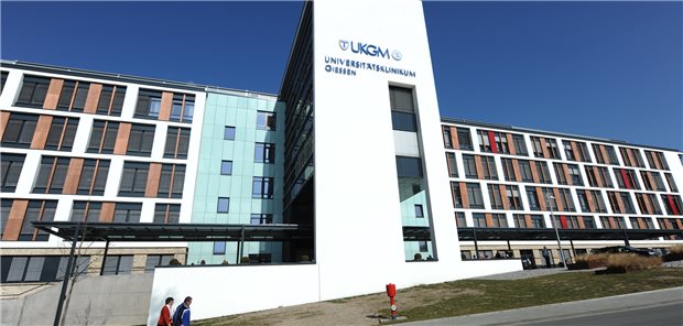 Wie geht es weiter mit dem privatisierten Universitätsklinikum Gießen und Marburg? Der Marburger Oberbürgermeister hat den Vorschlag eingebracht, Geld für den  Rückkauf zur Verfügung stellen. Aber Angela Dorn lehnte ab, sie suche stattdessen nach „realistischen Lösungen“. 
