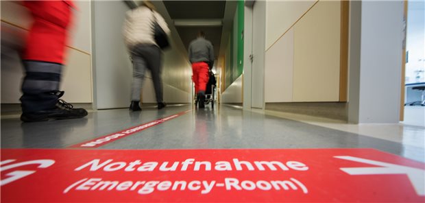 Notfallversorgung: Zi-Chef stellt Zahlen der Krankenhaus-Kommission infrage Wie gewichtig sind die jeweiligen Beiträge von Vertragsärzten und Kliniken zur Notfallversorgung? Die Krankenhausreform-Kommission hat möglicherweise nicht alle relevanten Daten ausgewertet.