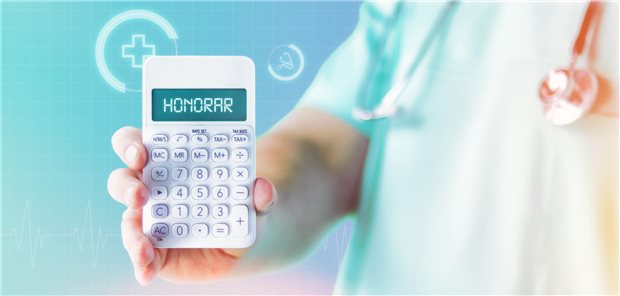 Wie haben sich die Honorare im Jahr 2023 entwickelt? Der Honorarbericht der KBV zeigt Unterschiede zwischen haus- und fachärztlichem Bereich.