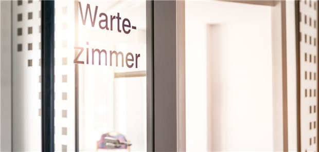 Wie ist es um die Qualität in deutschen Arztpraxen bestellt? Patienten finden nach einer aktuellen Studie kaum Antworten auf diese Frage.