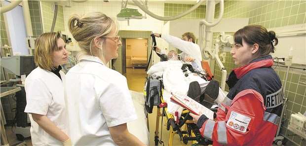 Wie lässt sich bei Patienten mit Hirnblutungen Thrombosen und erneuten Blutungen vorbeugen?