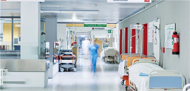 Wie lange können Kliniken Strukturen vorhalten? Während gerade die großen Häuser in Schleswig-Holstein ein dickes Minus befürchten, sieht die AOK Nordwest die Kliniken finanziell nicht in Gefahr.