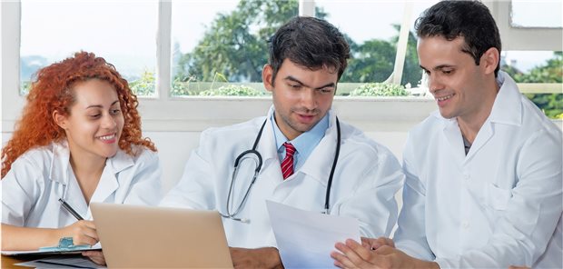 Wie möchte ich als Arzt sein? Dieser Frage gehen jetzt Medizinstudenten in einem Pilotprojekt der Uniklinik Jena nach (Symbolbild).