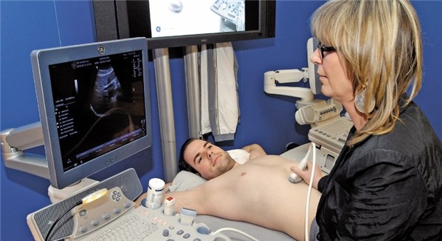 NASH mit Fibrose - da ist Differenzialtherapie gefragt Wie sieht es aus im Abdomen? Die Ultraschall-Untersuchung gibt Klarheit.