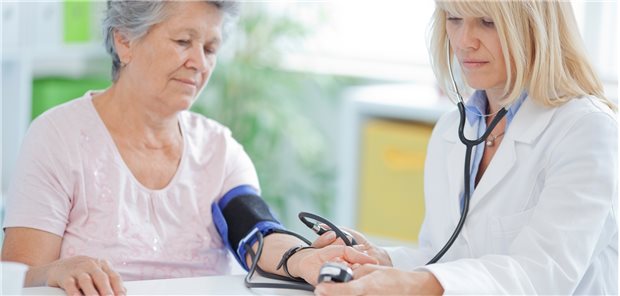 Wie strikt soll der Blutdruck bei älteren Patienten eingestellt werden?