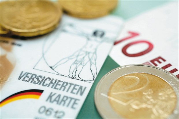Heftiger Streit über Defizit des Gesundheitsfonds Wie teuer wird die GKV künftig für die Versicherten?