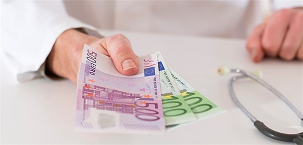 Wie verhindern Kliniken Korruption? Nicht ausschließlich durch ein angemessenes Gehalt, sagt ein Oberstaatsanwalt.