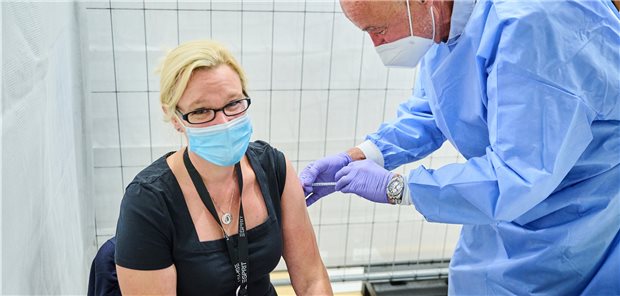 Weitere Umfragen sollen Erfassung des Corona-Impffortschritts ergänzen Wie viele Menschen sind in Deutschland tatsächlich gegen Corona geimpft? Das RKI will es jetzt genauer wissen.