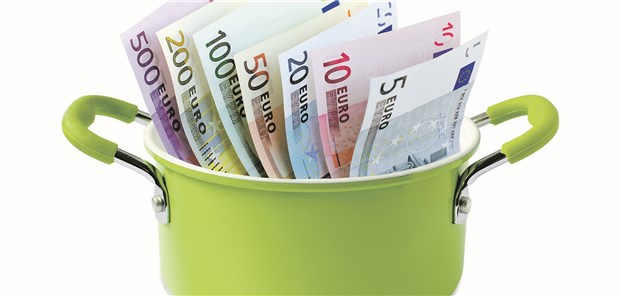 Oberärzte weiter in der Pole-Position Wie voll der monatliche Geldtopf ist, schwankt sowohl unter Akademikern wie Nicht-Akademikern stark.