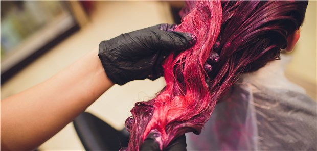 Wie wäre es mit roten Haaren? US-Forscher raten, vielleicht doch die natürliche Haarfarbe zu belassen.