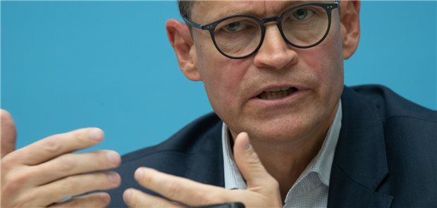 Berlin reagiert: Sperrstunde und Alkoholverbot gegen Lockdown-Szenario Wies Kritik am bisherigen Vorgehen des Senats zurück: Berlins Regierender Bürgermeister Michael Müller (SPD) wies bei der Pressekonferenz am 6. Oktober die Kritik am bisherigen Vorgehen des Senats zurück.