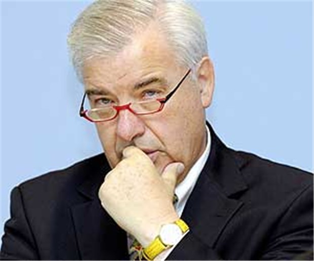 AOK bemängelt zu lange Wartezeiten bei Fachärzten Wilfried Jacobs, Chef der AOK Rheinland/Hamburg, möchte Ärzte, die ein gutes Terminmanagement haben, besser vergüten.