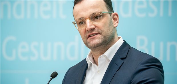 Koalition will Ärzte und Kliniken finanziell entlasten Will Ärzte und Kliniken angesichts SARS-CoV-2 entlasten: Gesundheitsminister Jens Spahn am Donnerstag in Berlin.