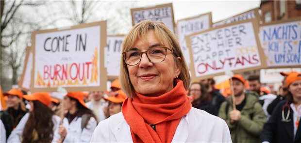 Dr. Susanne Johna will Präsidentin der Bundesärztekammer werden Will BÄK-Präsidentin werden: Susanne Johna bei der Auftaktkundgebung zu einem Warnstreik vor der Asklepios Klinik St. Georg in Hamburg.