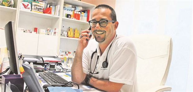 Landärzte werben für eigenen Nachwuchs Will Studierenden Freude an seiner Arbeit vermitteln: Landarzt Thomas Dörrer.