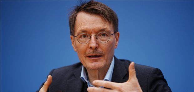 Lauterbach kündigt Ende des Budgetdeckels für Kinderarztpraxen an Will den hochbelasteten Praxen der Kinder- und Jugendärzte mit weiteren Maßnahmen helfen: Bundesgesundheitsminister Karl Lauterbach (SPD).