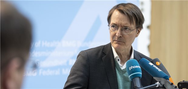 Will der Pflegeprofession per Gesetz mehr Eigenständigkeit einräumen: Bundesgesundheitsminister Karl Lauterbach (SPD).