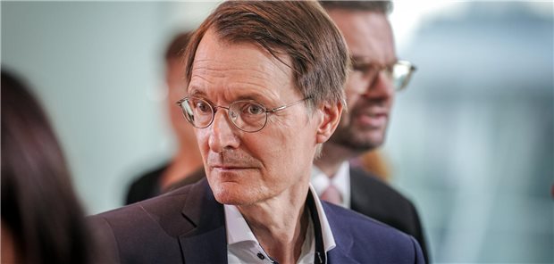 Lauterbach will Arzneimittelproduktion – schon wieder – per Gesetz fördern 16.08.2023, Berlin: Karl Lauterbach (l, SPD), Bundesminister für Gesundheit, und Marco Buschmann (FDP), Bundesminister der Justiz, nehmen an der Sitzung des Bundeskabinetts teil.