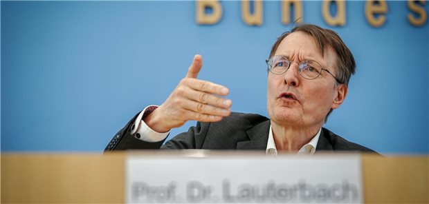 Lauterbach: Klinikreform rettet zehntausende Menschenleben Will mehr Spezialisierung der Kliniken: Bundesgesundheitsminister Karl Lauterbach (SPD) am Mittwoch vor der Bundespressekonferenz.