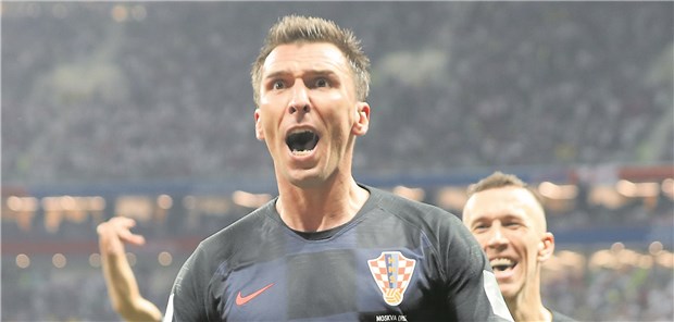 Bühne frei für die Helden der WM! Will mit Kroatien auch beim WM-Finale am Sonntag gegen Frankreich jubeln: Mario Mandzukic nach dem Halbfinal-Siegtor zum 2:1 gegen England.
