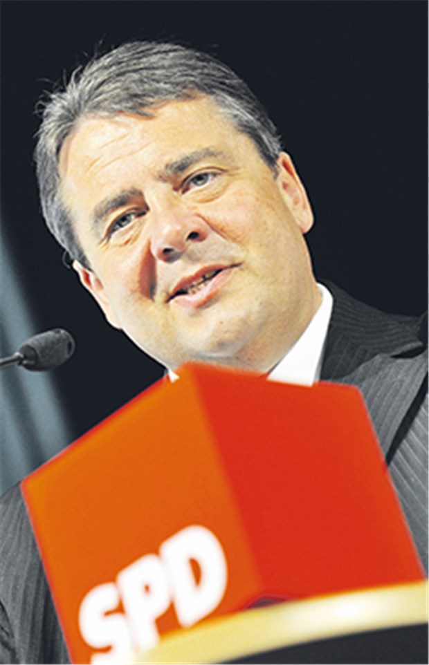 SPD will Sonderbeitrag von 0,9 Prozent für gesetzlich Versicherte abschaffen Will rot-grüne Reformen unter Ulla Schmidt rückgängig machen: SPD-Chef Sigmar Gabriel.