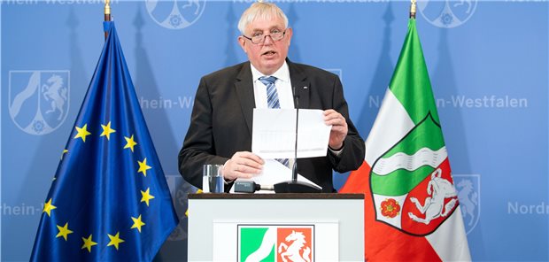 NRW-Praxen sollen ab Ende März Corona-Impfstoff erhalten Will schon Impfstoff in die Praxen geben, bevor die Belieferung durch den Bund beginnt: NRW-Gesundheitsminister Karl-Josef Laumann (CDU).