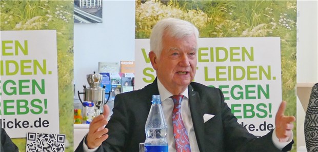 Plädoyer für Erinnerungsverfahren bei der Darmkrebsvorsorge Will stärker für das Thema Darmkrebsvorsorge sensibilisieren: Professor Jürgen Riemann bei der Auftaktpressekonferenz der Stiftung LebensBlicke zum Darmkrebsmonat März.